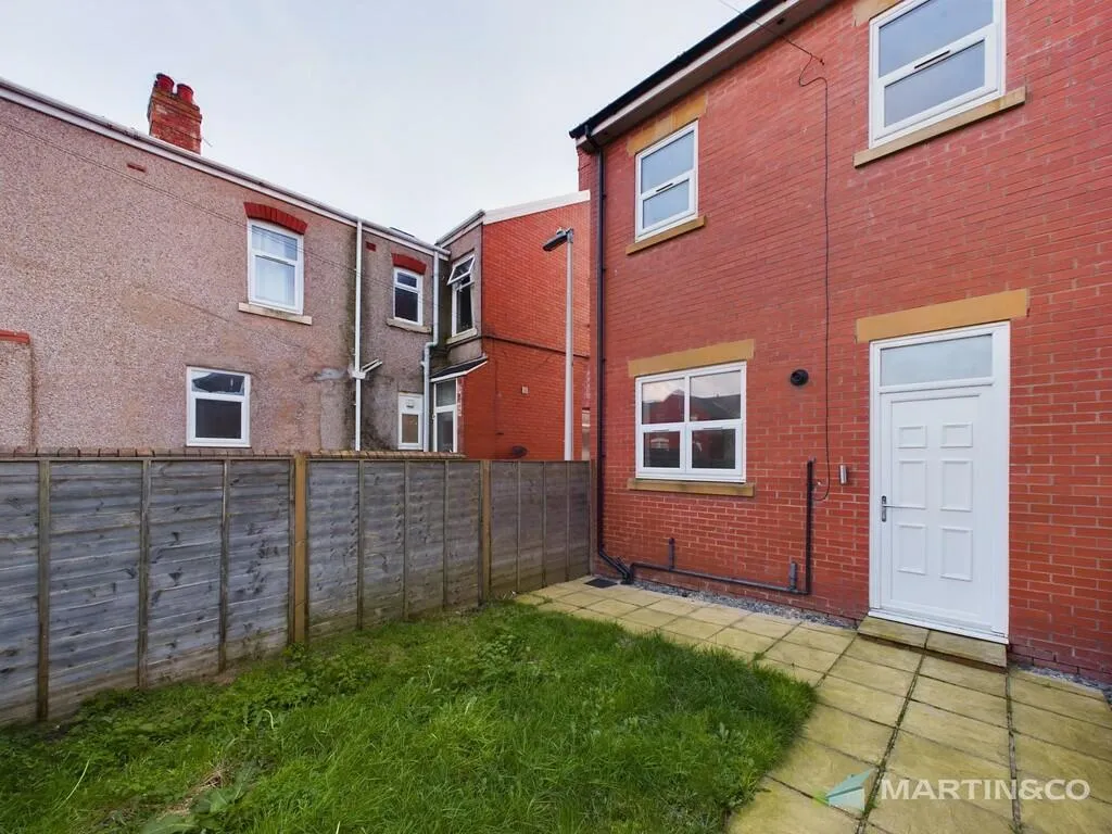 3 bed End of Terrace