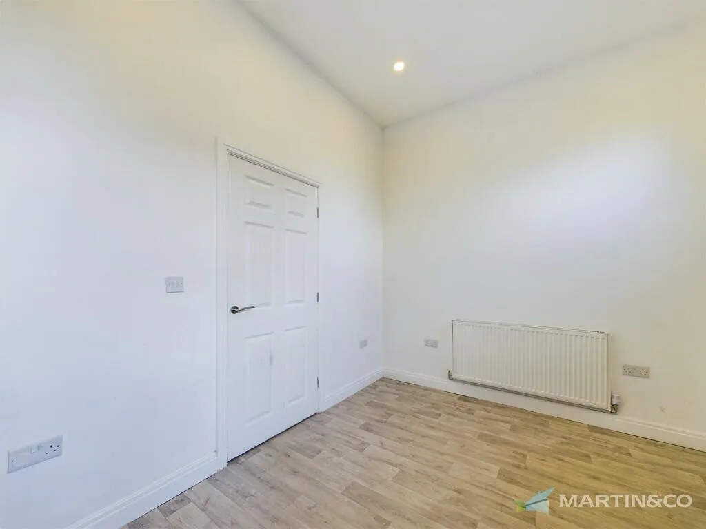 3 bed End of Terrace