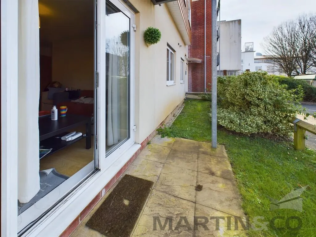2 bed Ground Flat