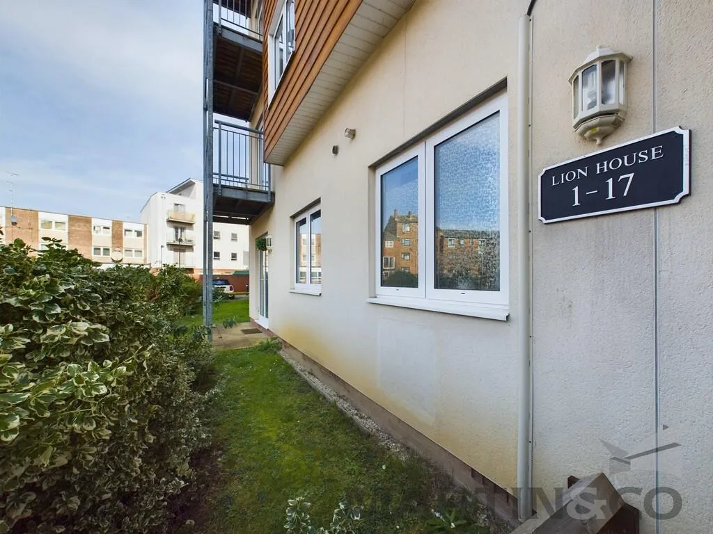 2 bed Ground Flat