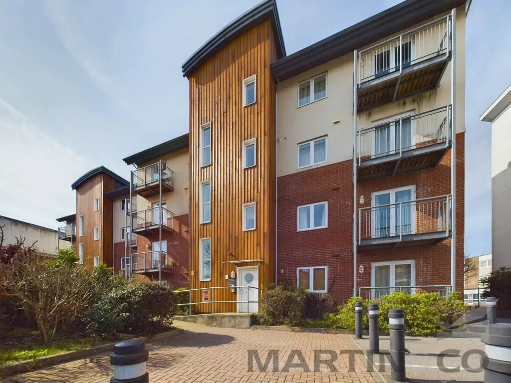2 bed Ground Flat