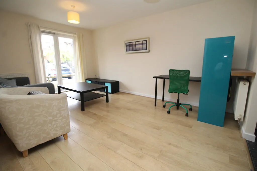 2 bed Ground Flat