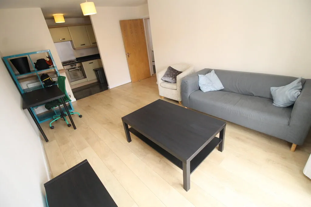 2 bed Ground Flat