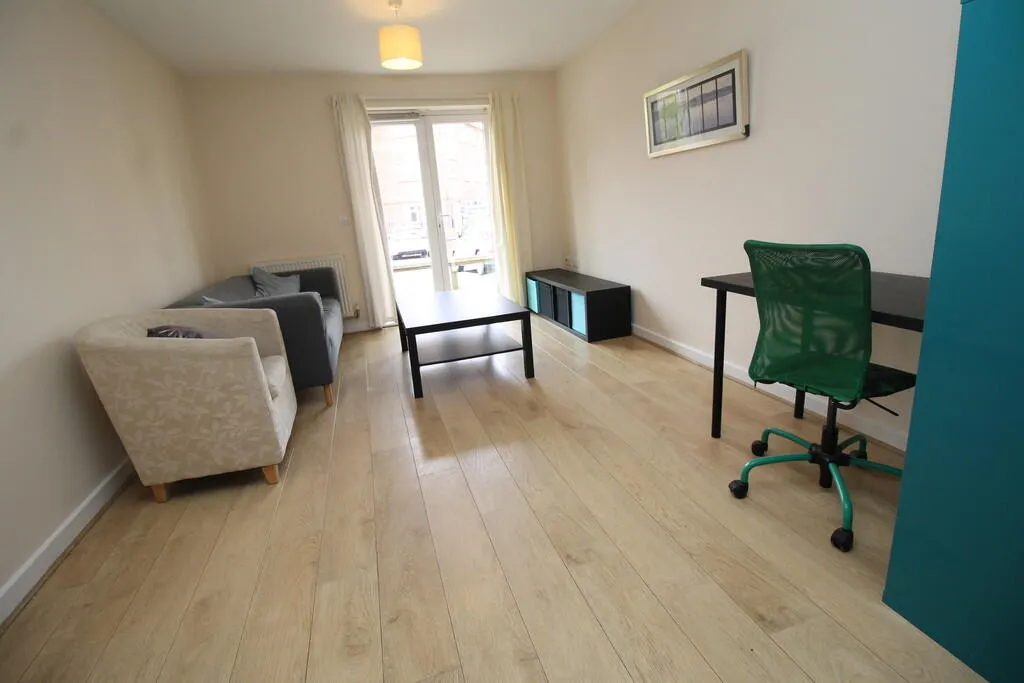 2 bed Ground Flat
