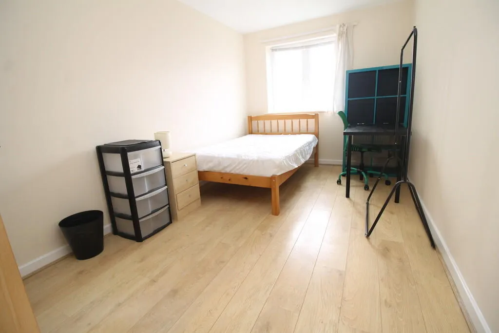 2 bed Ground Flat