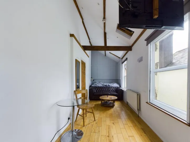 6 bed End of Terrace