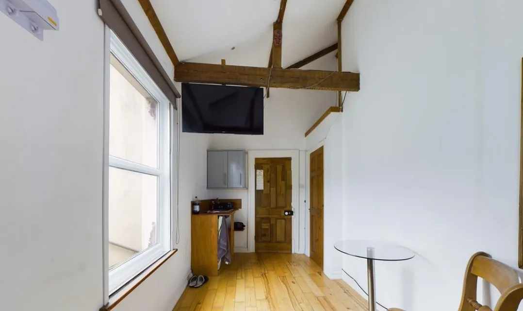 6 bed End of Terrace