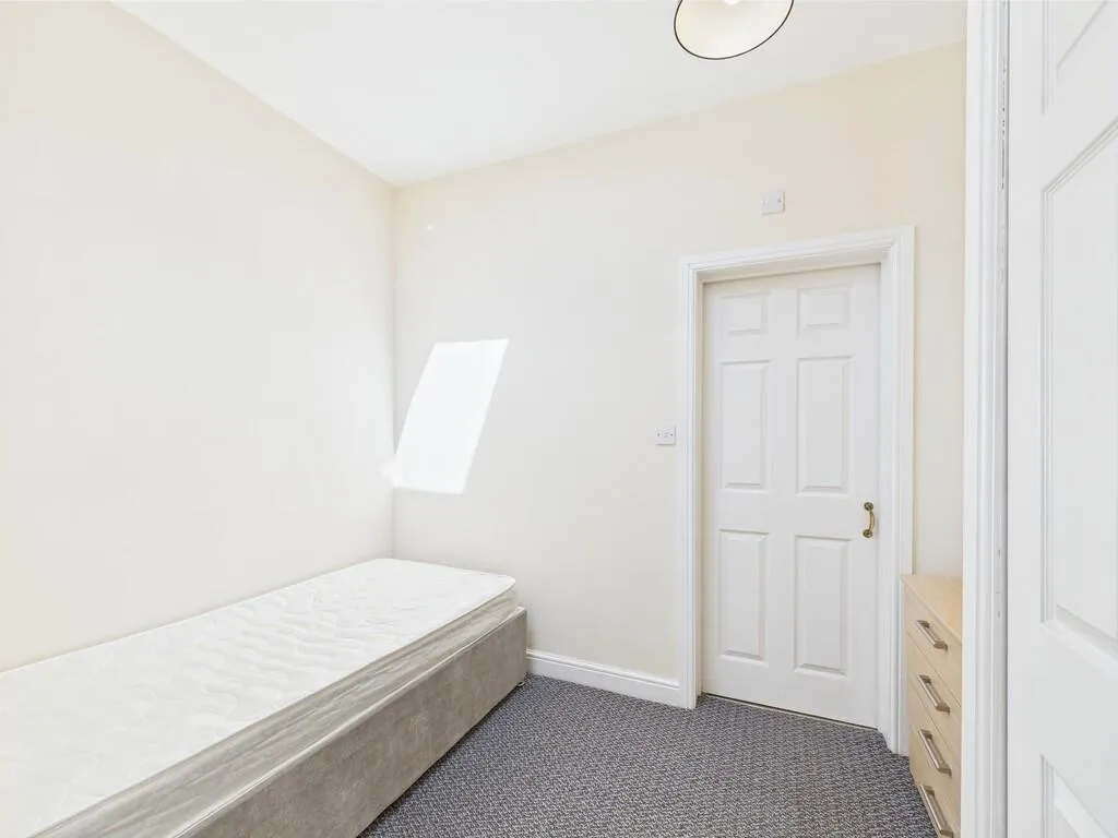 5 bed Terraced