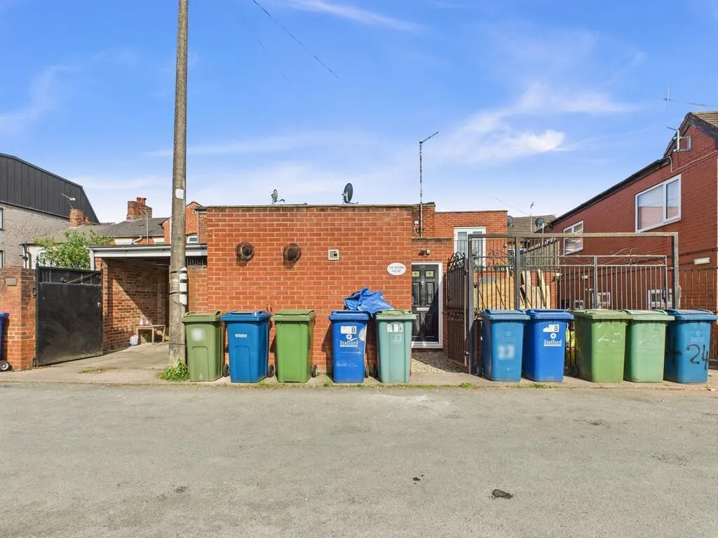 5 bed Terraced