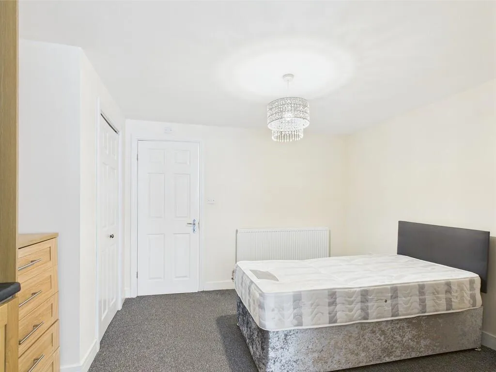 5 bed Terraced