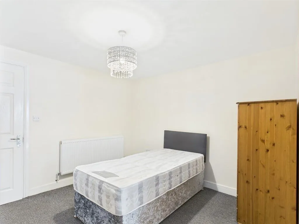 5 bed Terraced