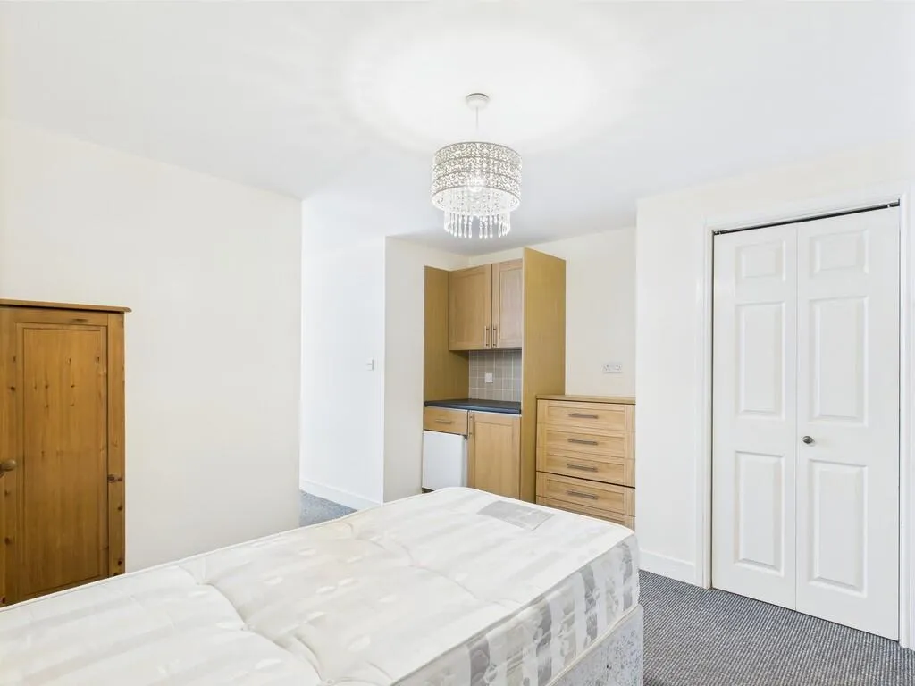 5 bed Terraced