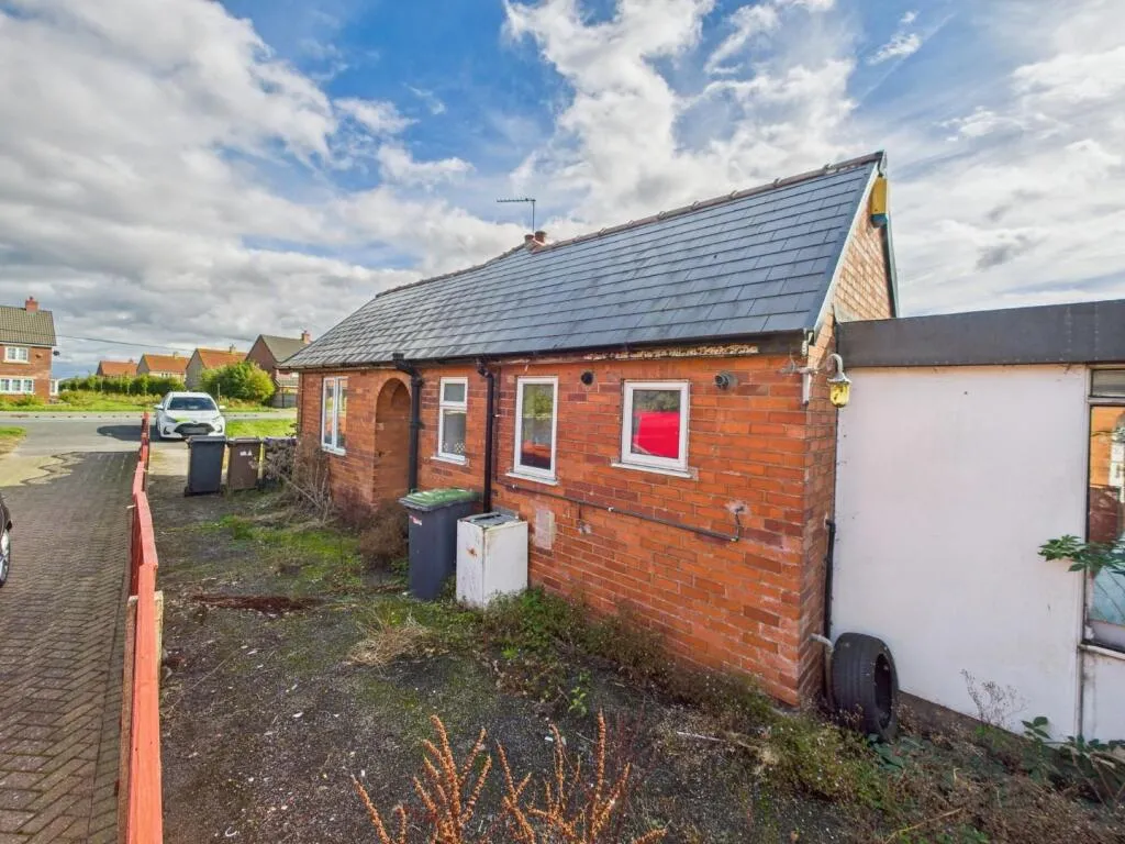 2 bed Semi-Detached Bungalow