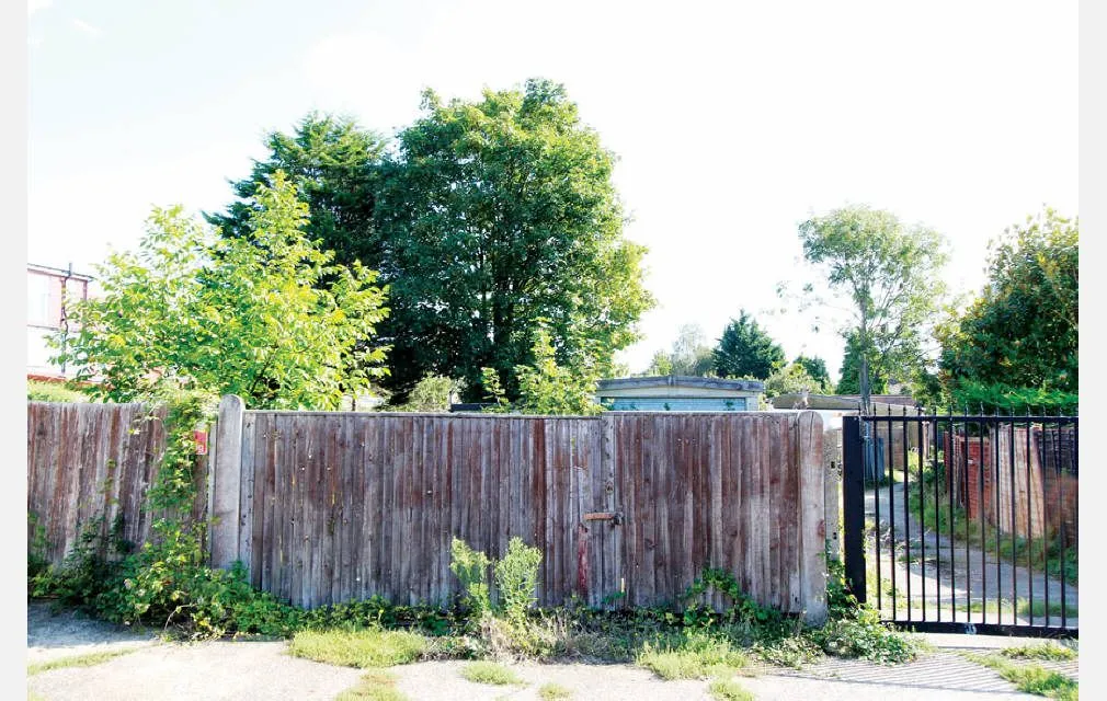 Hoe Lane, Enfield, Middlesex, EN1 4JL