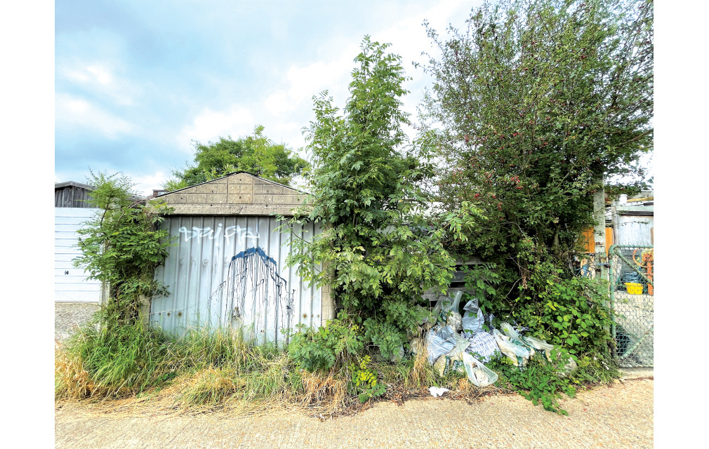 Roebuck Road, Chessington, Surrey, KT9 1JU