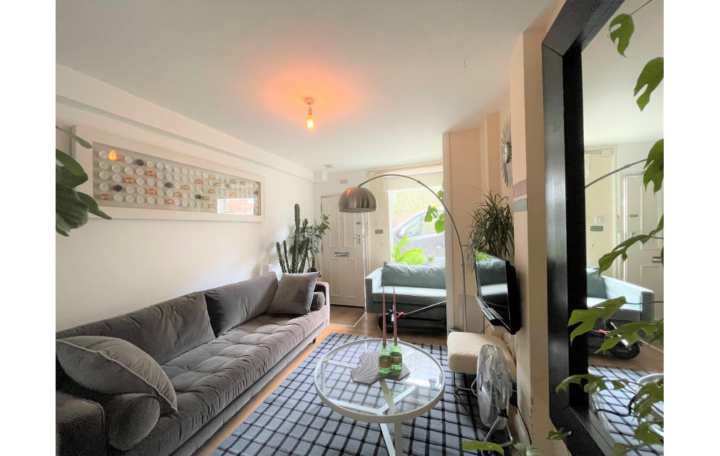 Hornsey Road, London, Islington, N19 4HT
