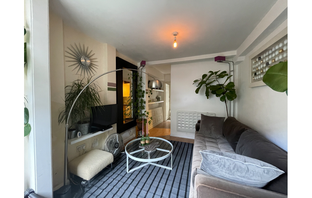 Hornsey Road, London, Islington, N19 4HT