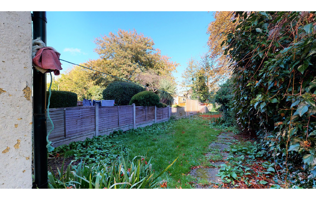 Claybury Road, Woodford Green, Essex, IG8 8JE