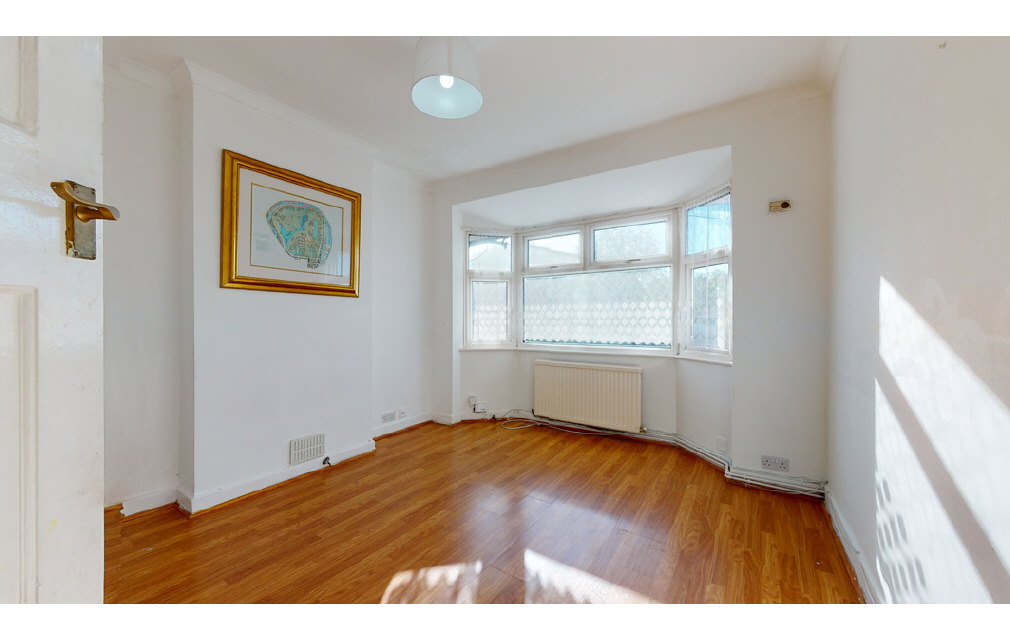 Claybury Road, Woodford Green, Essex, IG8 8JE