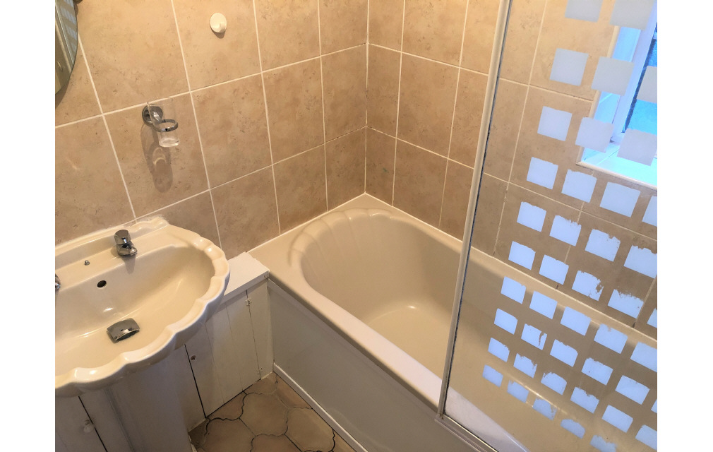 Kelling Close, Luton, Bedfordshire, LU2 7ET