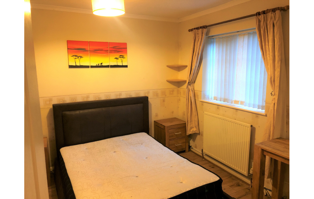 Kelling Close, Luton, Bedfordshire, LU2 7ET