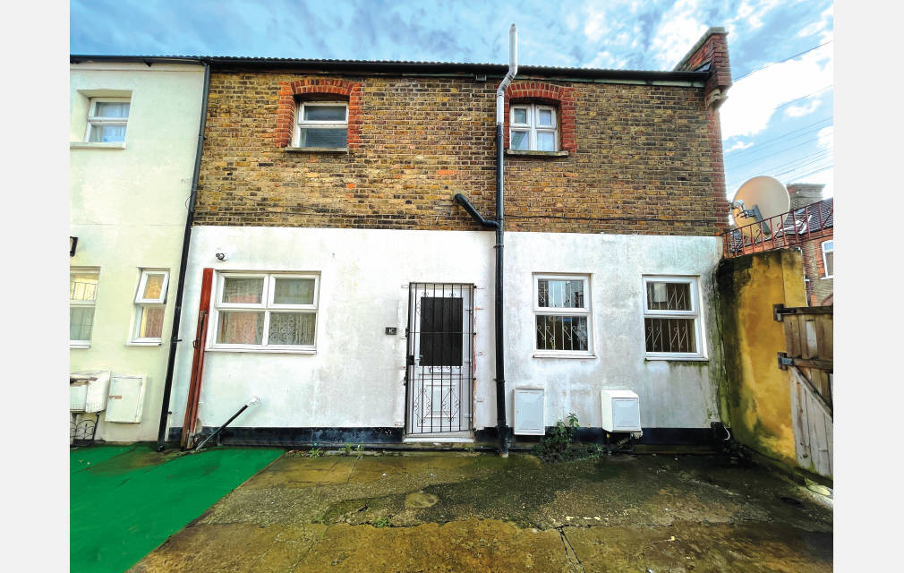 Bingley Road, London, E16 3JR