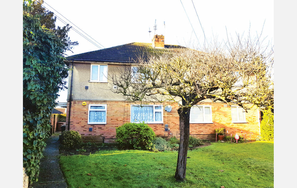 Oaks Road, Stanwell, Staines-upon-Thames, Middlesex, TW19 7JU