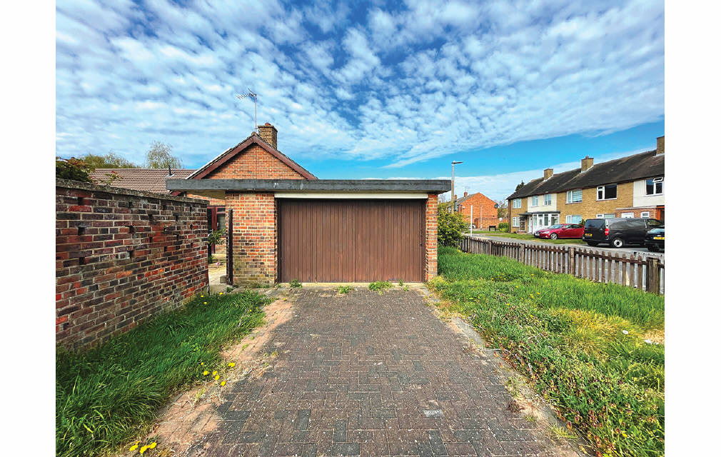 Downfield Road, Cheshunt, Waltham Cross, Hertfordshire, EN8 8SS