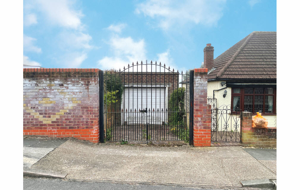 Merlin Gardens, Romford, Essex, RM5 3YD