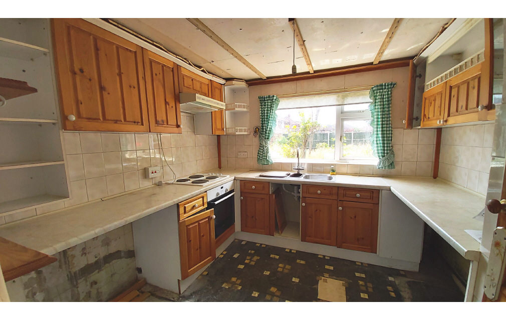 Woodside Crescent, Smallfield, Horley, Surrey, RH6 9ND
