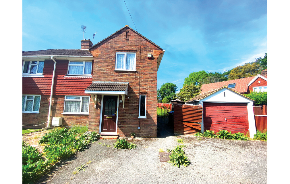Woodside Crescent, Smallfield, Horley, Surrey, RH6 9ND