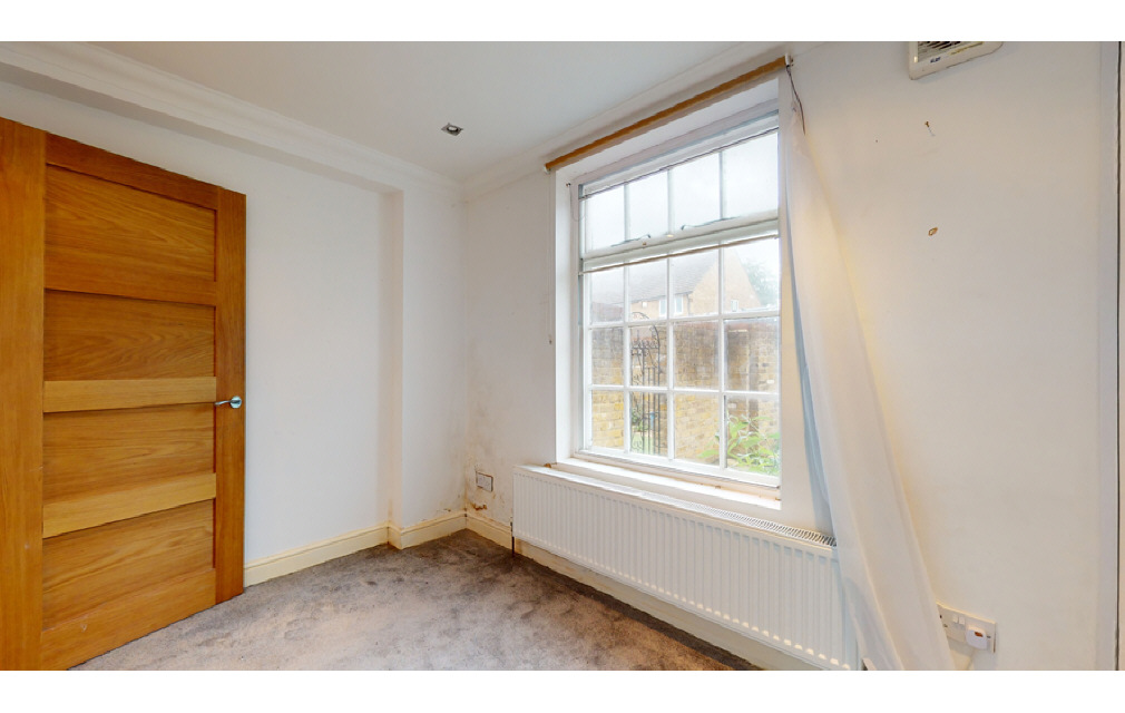 Fullers Road, London, Redbridge, E18 2QA