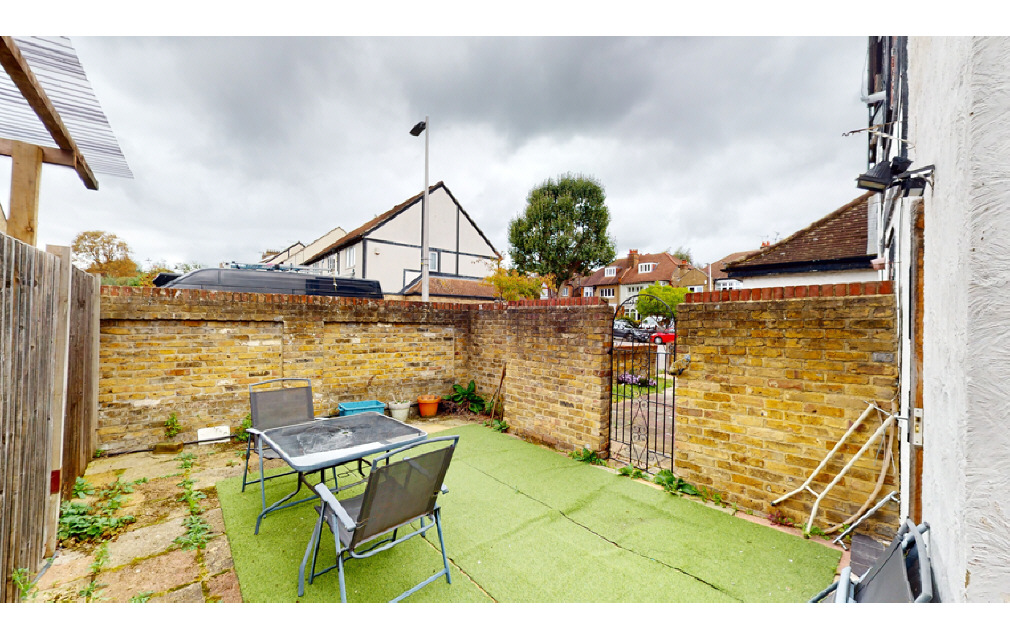 Fullers Road, London, Redbridge, E18 2QA