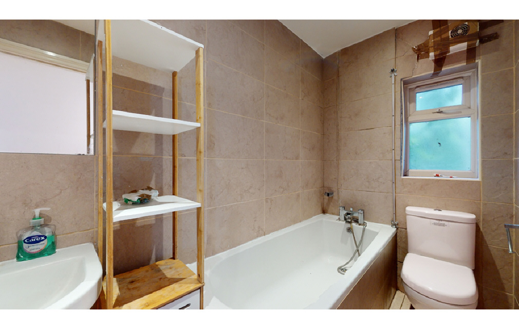 Fullers Road, London, Redbridge, E18 2QA