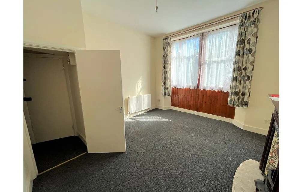 Hainault Road, Leytonstone, Waltham Forest, E11 1DT