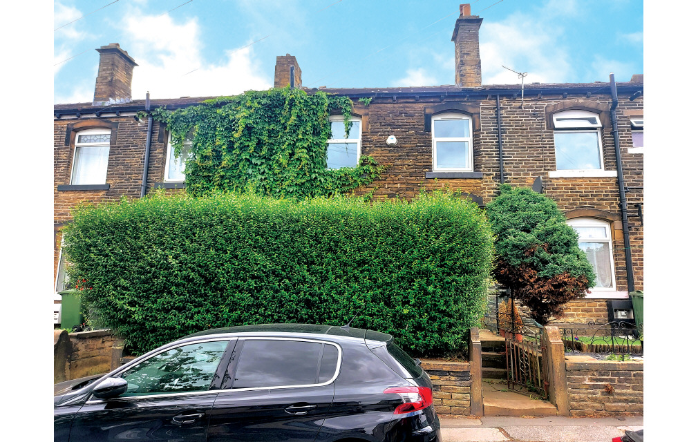 Crosland Hill Road, Huddersfield, West Yorkshire, HD4 5NZ