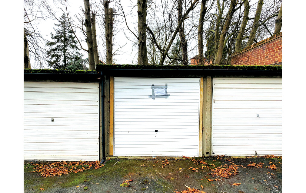102 Ollards Grove, Loughton, Essex, IG10 4DL