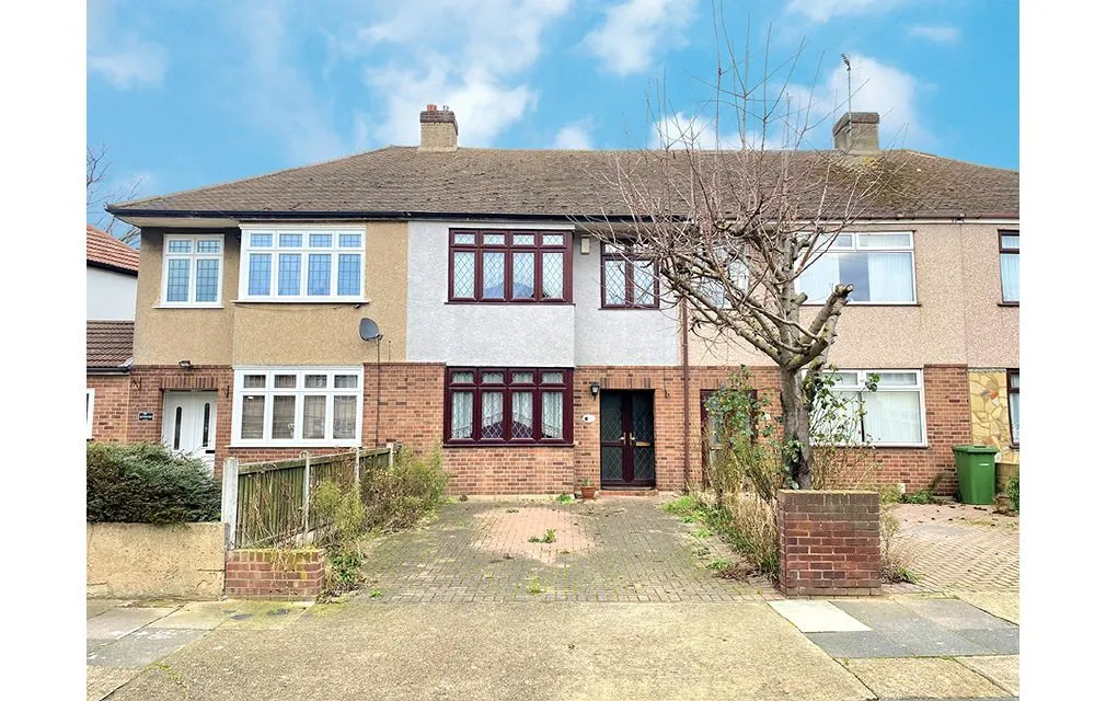 Rothbury Avenue, Rainham, Essex, RM13 9HY