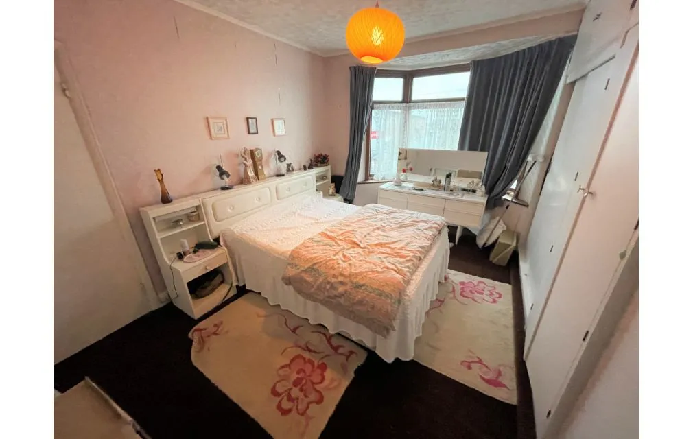 Hainault Road, Romford, Essex, RM5 3AL