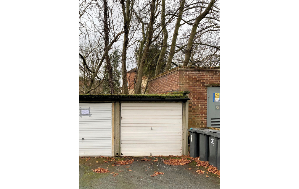102 Ollards Grove, Loughton, Essex, IG10 4DL