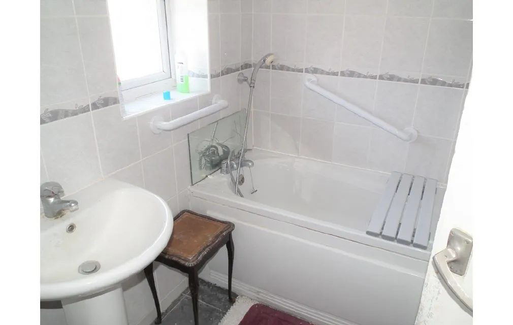 Rosslyn Road, Whitwick, Coalville, Leicestershire, LE67 5PT