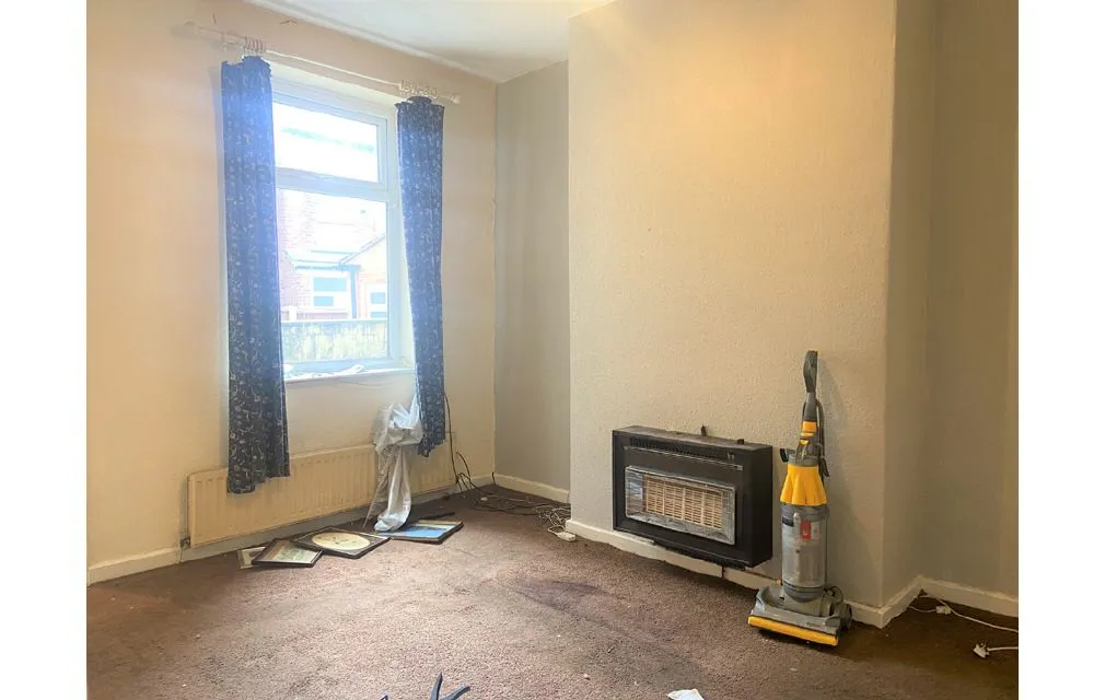 Mottram Road, Stalybridge, Cheshire, SK15 2QS