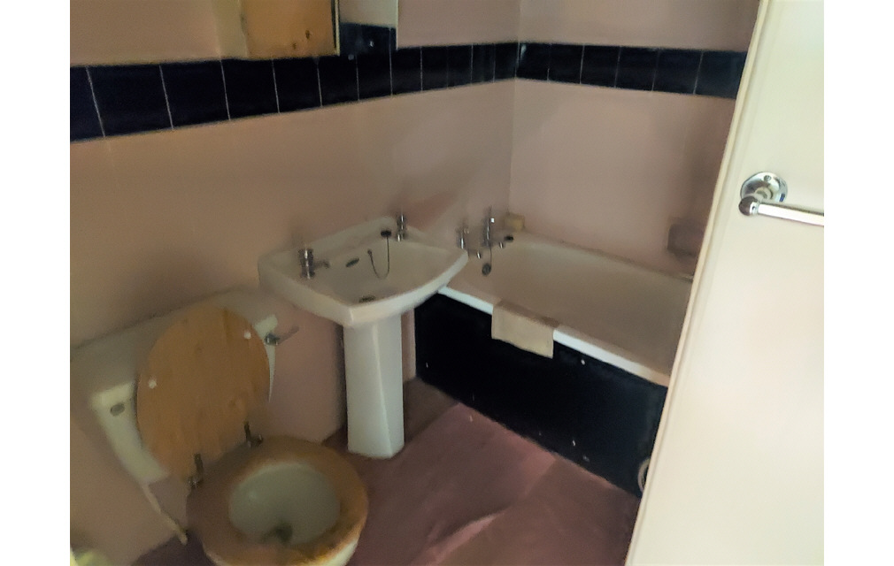 Crosland Hill Road, Huddersfield, West Yorkshire, HD4 5NZ