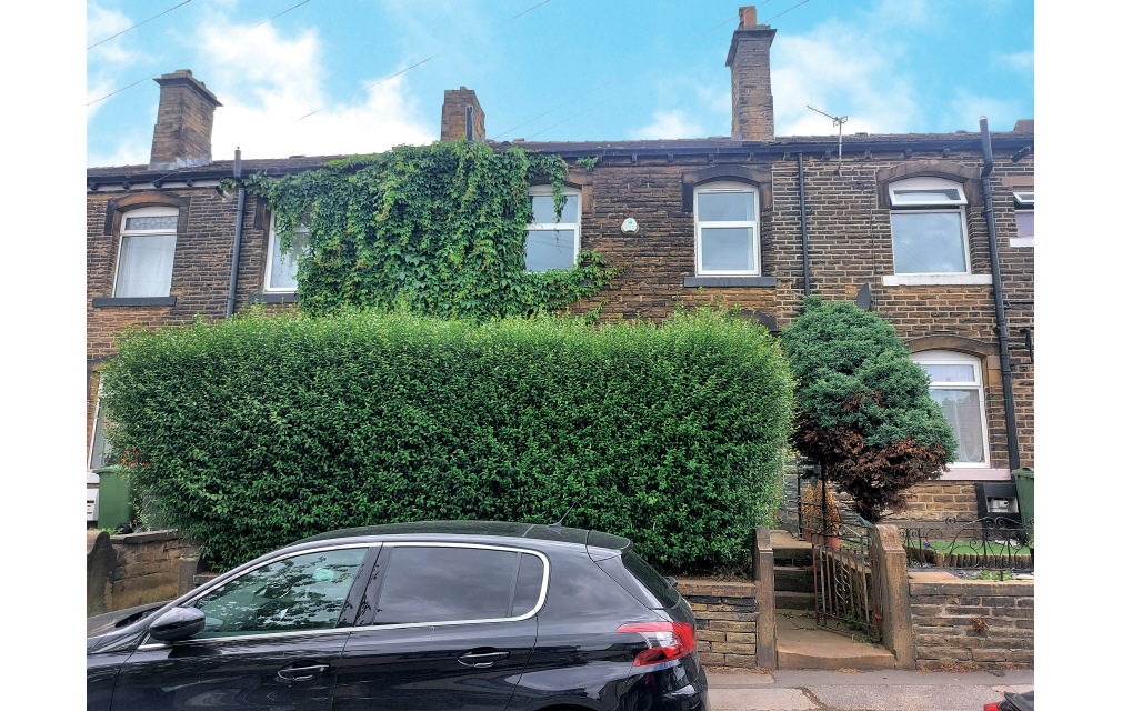 Crosland Hill Road, Huddersfield, West Yorkshire, HD4 5NZ