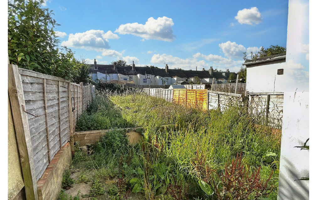 Saxton Street, Gillingham, Kent, ME7 5EG