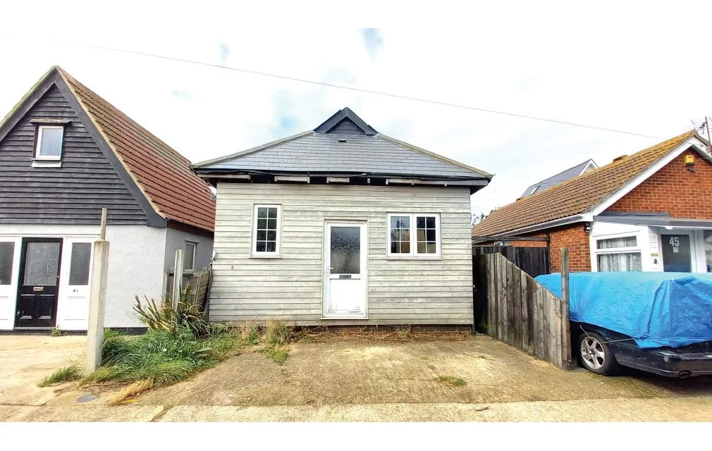 Sunbeam Avenue, Jaywick, Clacton-on-Sea, Essex, CO15 2JJ