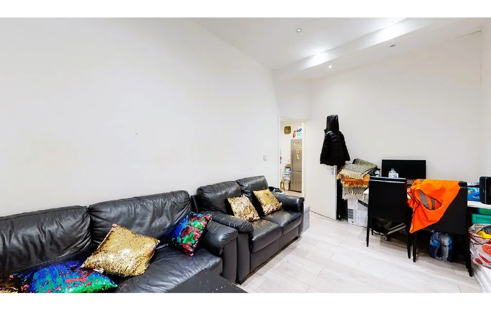 Barking Road, London, Newham, E13 8EE