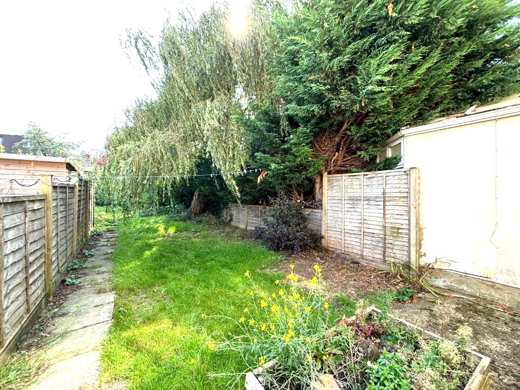 Craddocks Avenue, Ashtead, Surrey, KT21 1PB