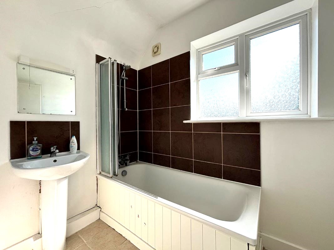 Craddocks Avenue, Ashtead, Surrey, KT21 1PB