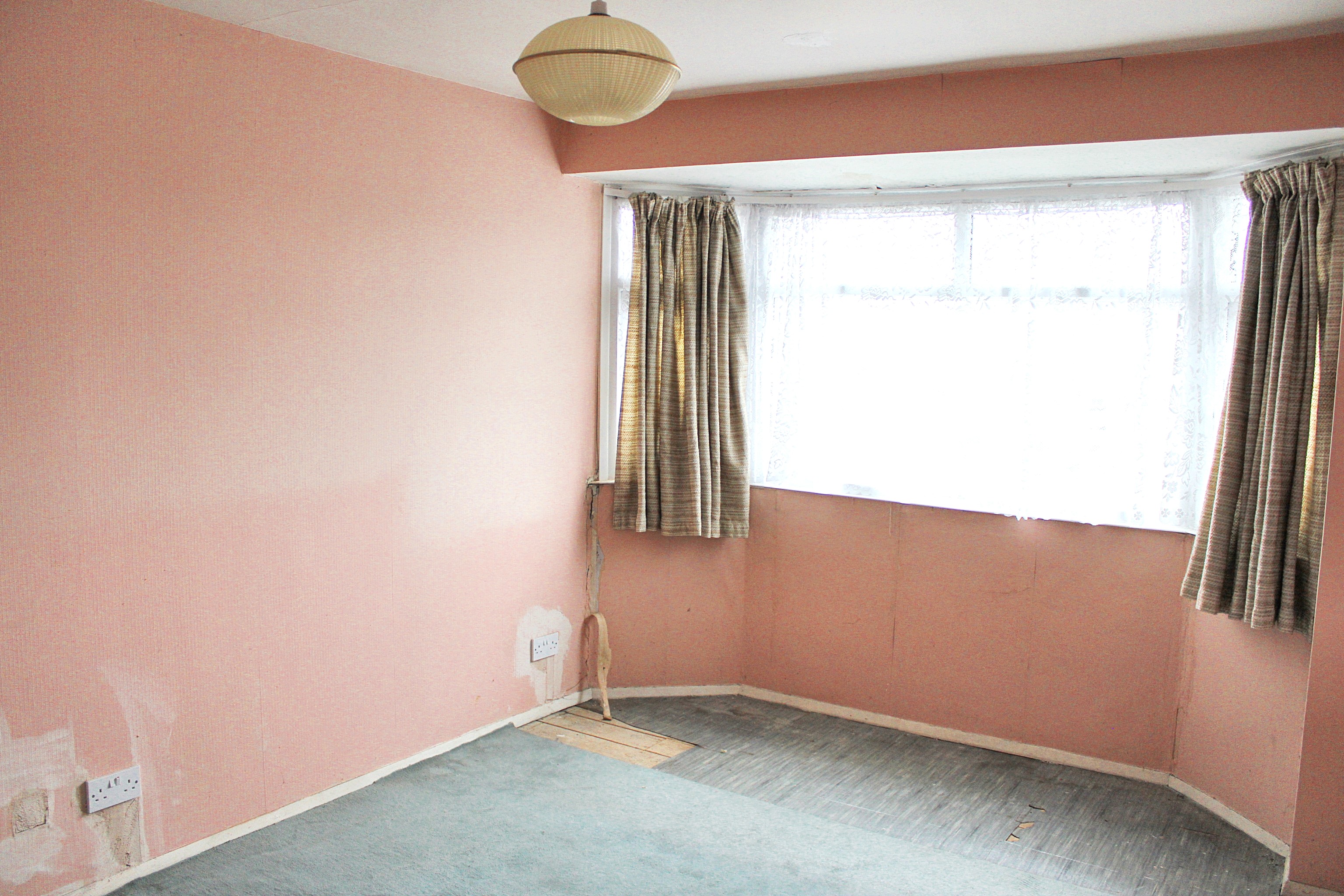 Canterbury Road, Kennington, Ashford, Kent, TN24 9QE